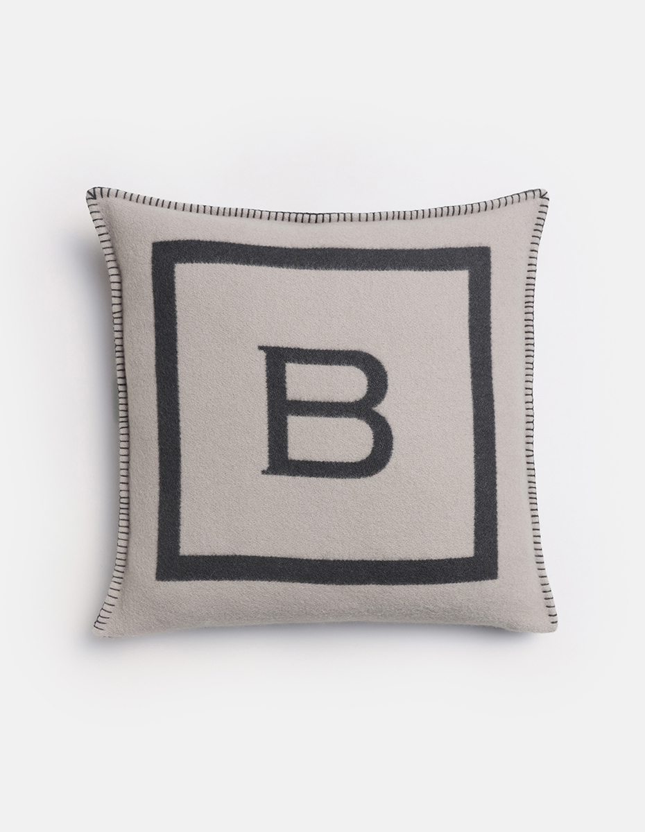 Balmuir B-logo koristetyynynpäällinen