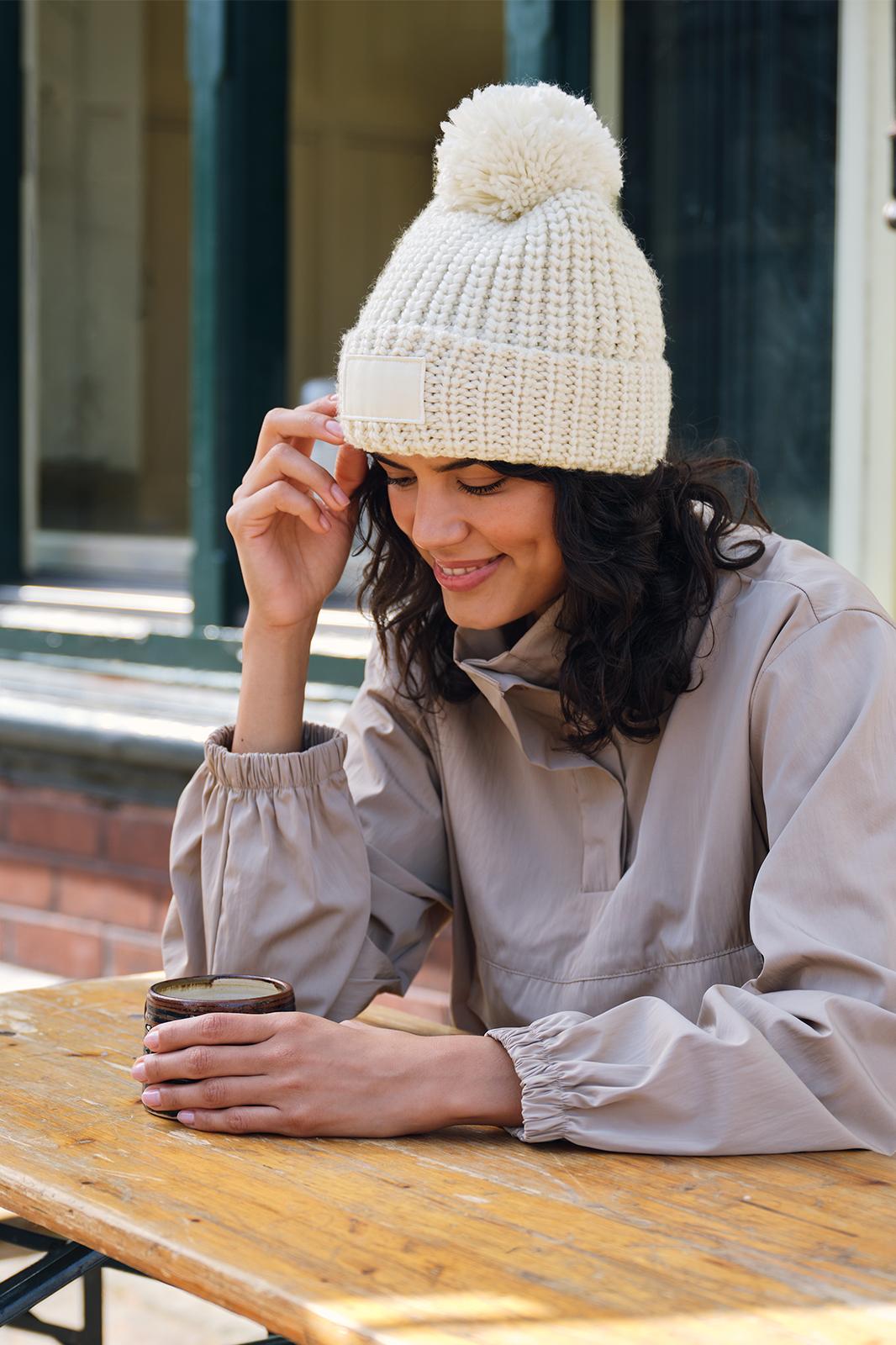 Beechfield TOASTY PATCH BEANIE Oatmeal